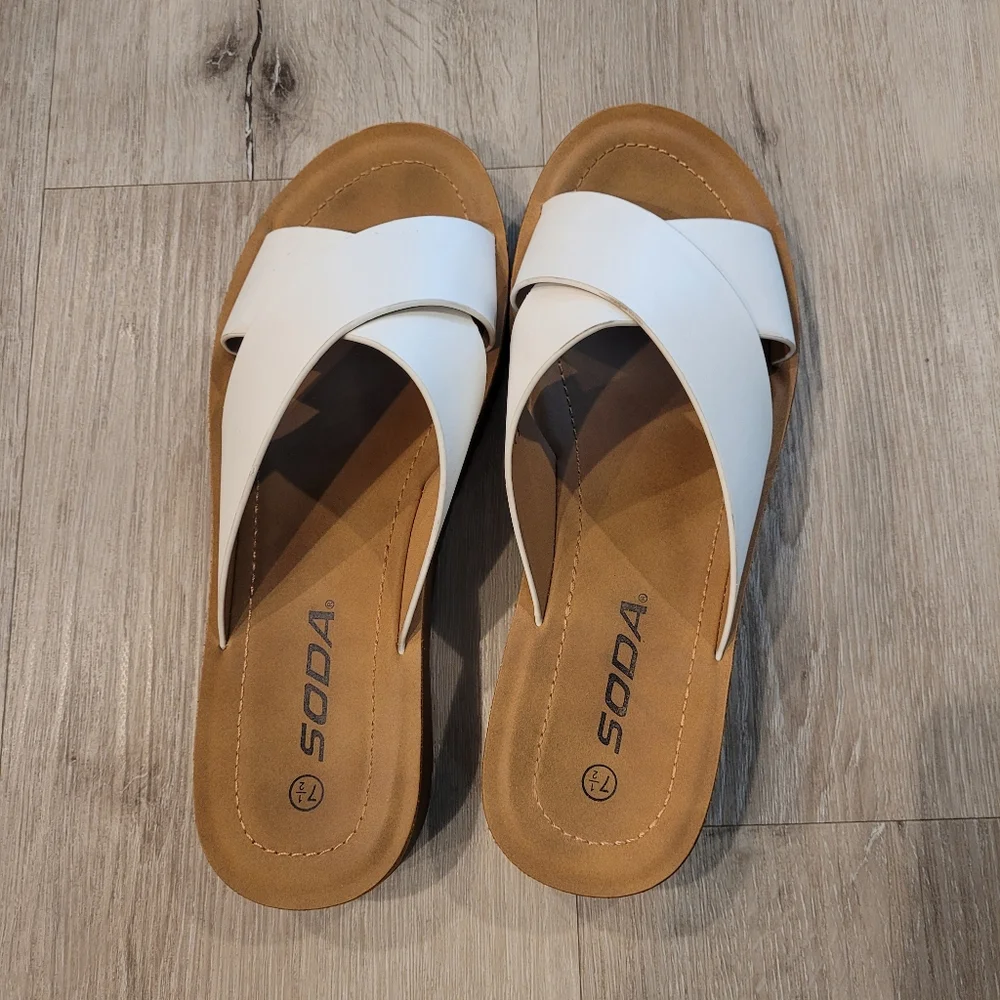 SODA Lucy Open Toe CrissCross Platform Sandals Size 7.5